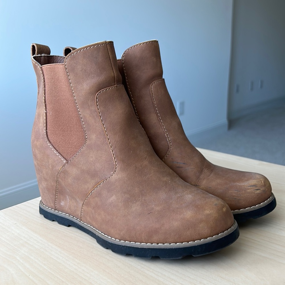 Brown Universal Thread Wedge Booties